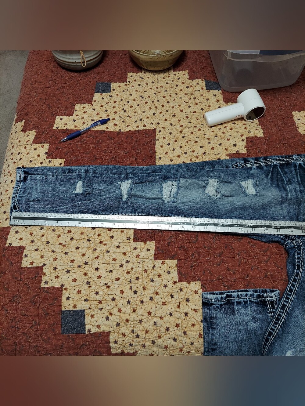 Rock Revival Distressed Cropped Blue Jeans with Embroidered Pockets - Picture 11 of 12
